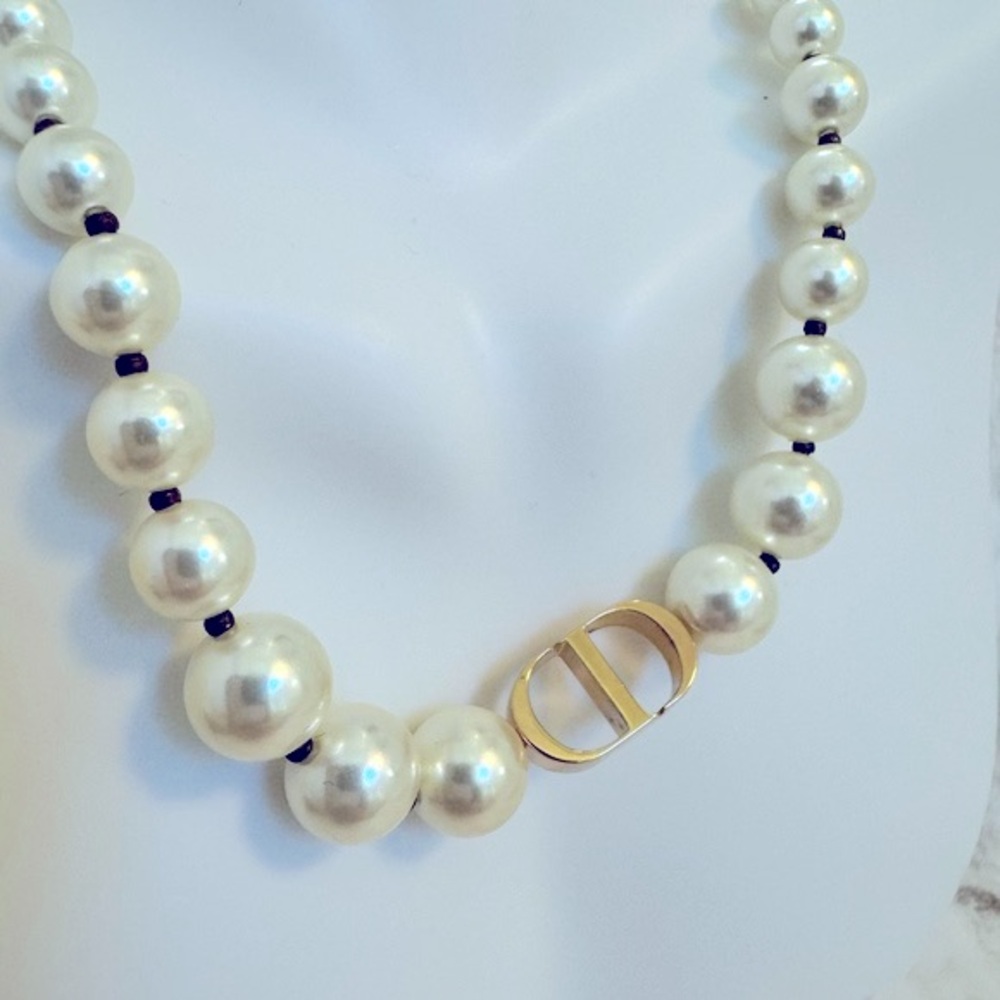 Dior Pearl & CD Logo Choker Necklace - Picture 5 of 6